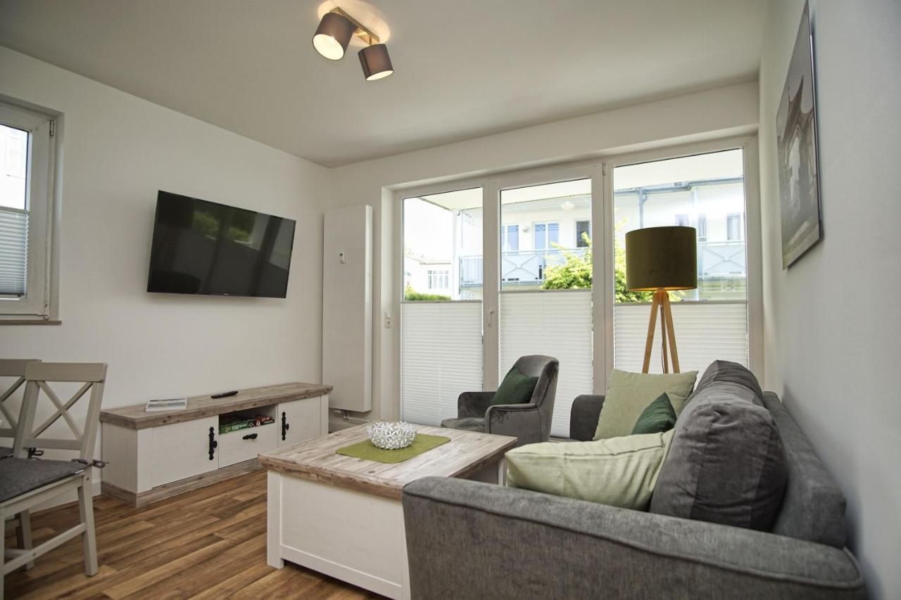 Terrasse, Gratis Nutzung Vom Ahoi Erlebnisbad Und Sauna In Sellin - Villa Karola Fewo 02 Goehren  Exteriér fotografie